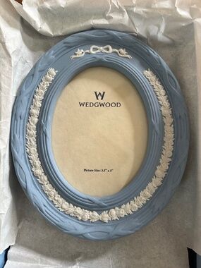Wedgewood blue jasper Disney Oval frame